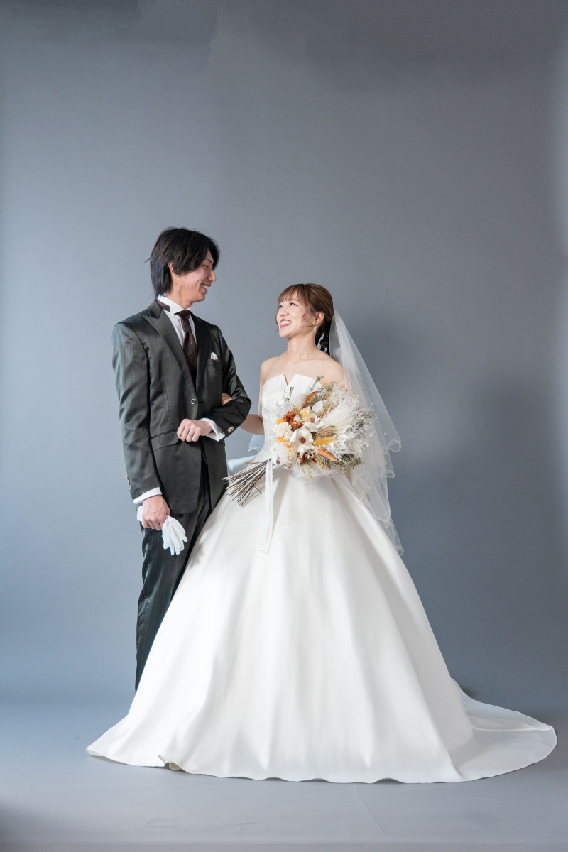 シンプルな背景で