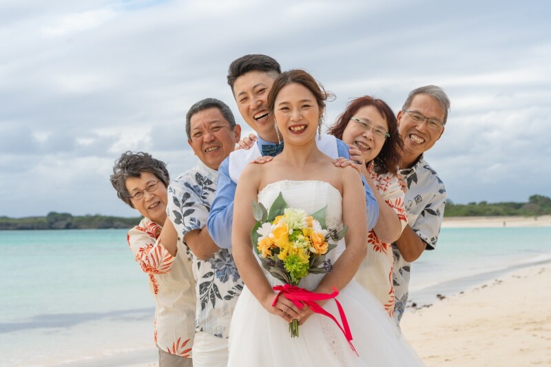 沖縄の結婚式の服装