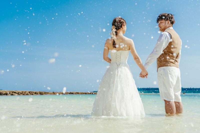 【色々な種類があります!】カラードレスは写真の雰囲気が変わってステキですよ★