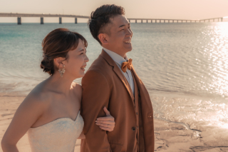 【宮古島のシンボルとなる景色★】大きな橋と一緒に映るフォトウェディング♪