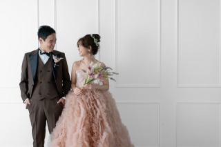 ピンクドレス×ブラウンタキシード