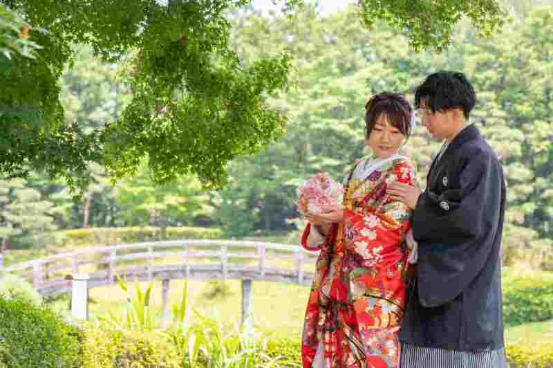 新緑に囲まれての花田苑での撮影