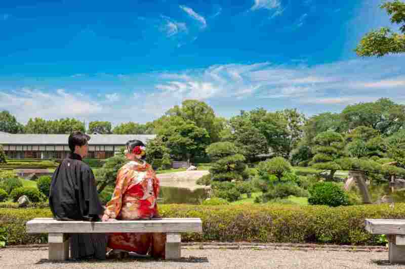新緑に囲まれての花田苑での撮影