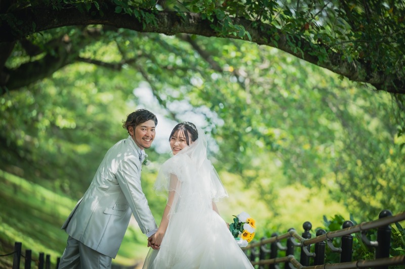 「緑に包まれて」 ― 権現堂での洋装前撮り―