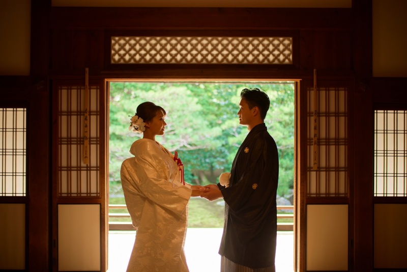 初夏は、エアコンの効いた提携寺院で貸切の撮影はいかがでしょうか?