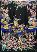 流行の黒系引き振袖が入荷