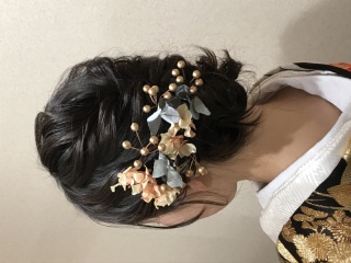 シンプルシニヨン
