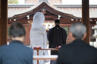 挙式(白無垢)+紅葉(色打掛)はいかがでしょうか?