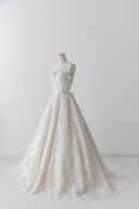 新作ドレスのご紹介