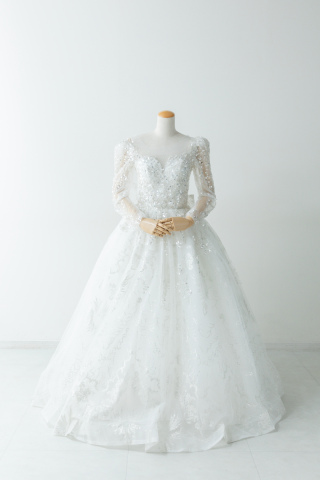 新作ウェディングドレス入荷いたしました☆