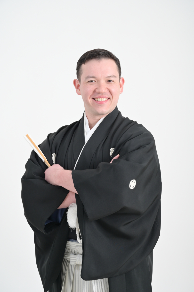 和装または洋装スタジオフォトを特別価格でご案内♪