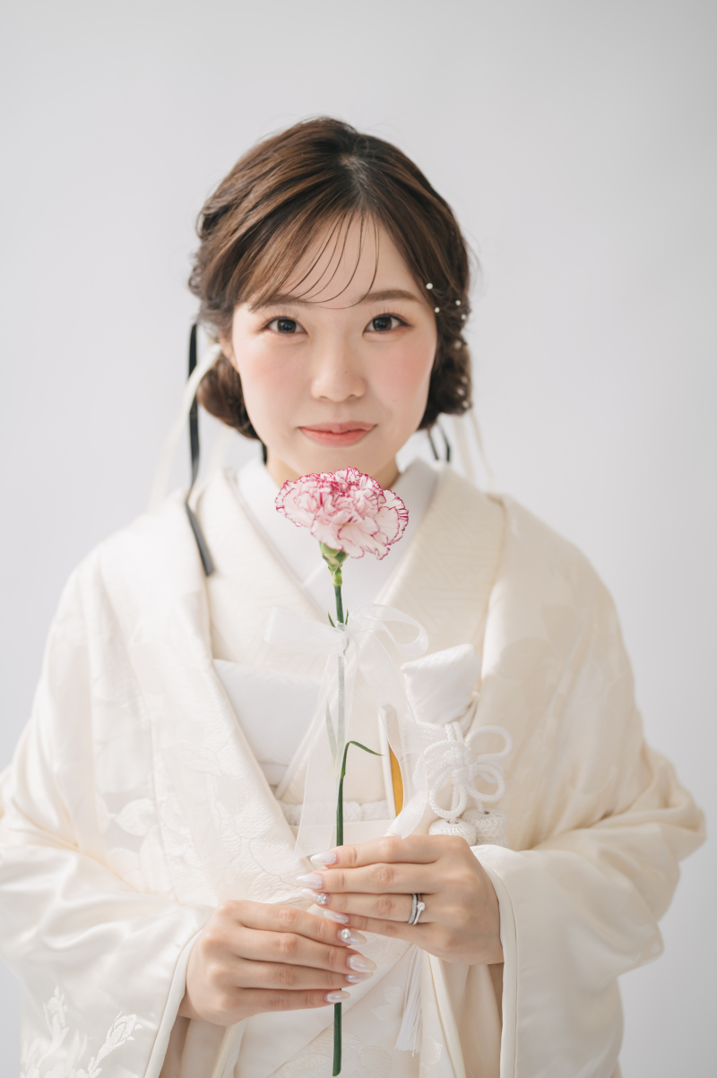 【生花お持込み自由】一輪のカーネーションを白無垢と共に【和装スタジオ】
