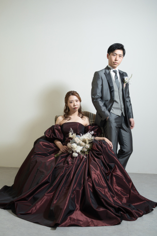 【カラードレス】ボリュームたっぷりのオフショルドレス【スタジオ撮影】