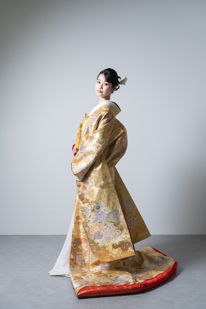 【新衣裳】大輪の花々が咲き乱れる金色の一枚！【色打掛】