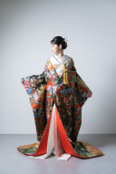 【新衣裳】黒地に花車柄が華やかな一枚♪【色打掛】