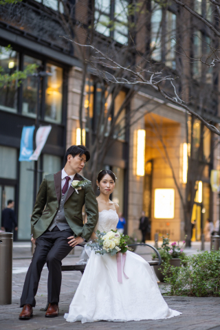 【丸の内仲通り】石畳の街並みでロマンティックに【洋装ロケフォト】