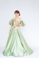 【カラードレス】グリーンのサテンドレスで爽やかガーリーに【スタジオ撮影】