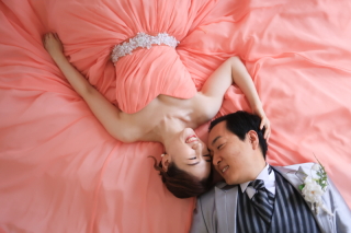 【ポージング】ドラマティックな寝転びショット【洋装スタジオ】