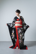 【新衣裳】ちりめん生地の花鳥柄が美しい【引き振袖】