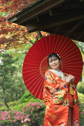 【日本庭園】初夏でも赤い、ノムラモミジ♪【和装ロケフォト】