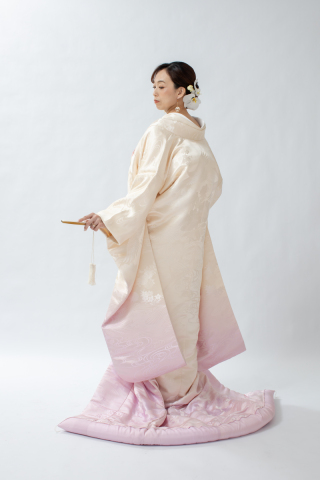 【桃無垢】ピンクのグラデが入った可愛い白無垢【スタジオフォト】