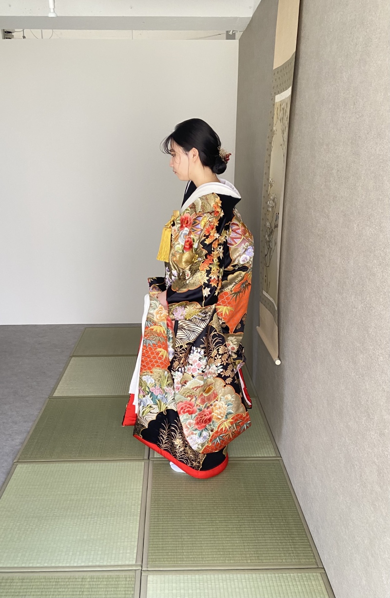 赤から黒の色打掛へお召替え♡