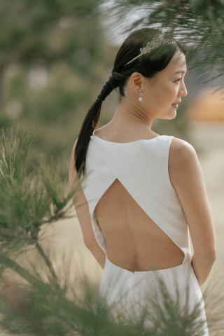 【湘南ビーチ】バックスタイルがお洒落でモードなドレス♪【洋装ロケフォト】