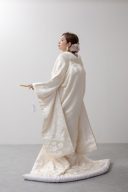 【掛替え】スタジオ撮影の白無垢から、日本庭園ロケの色打掛へ…【和装】