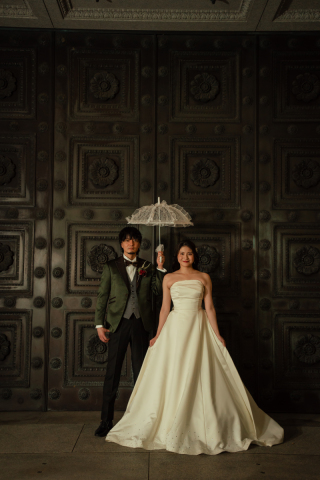 【新スタイル】明治生命館前でパラソルを小道具に【DOPE】