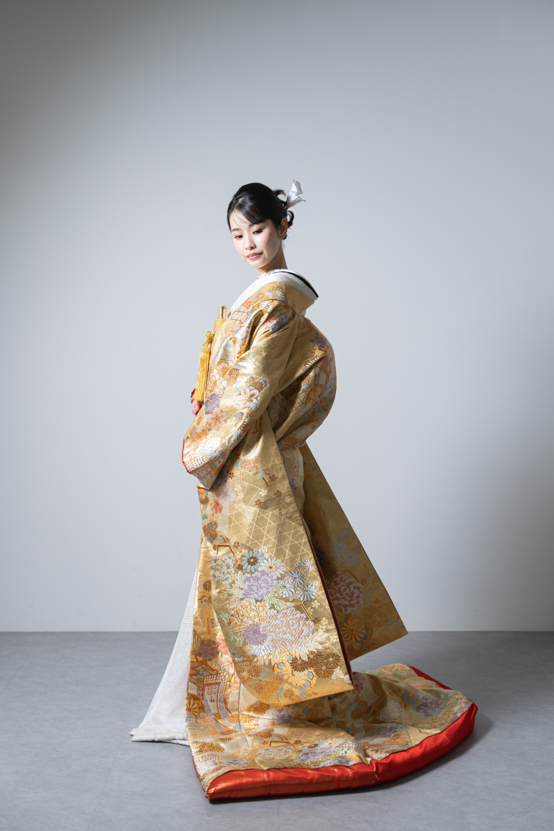 【新衣裳】大輪の花々が咲き乱れる金色の一枚！【色打掛】
