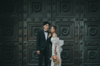 【明治生命館】ドレスとタキシード姿を引き立てる鉄の扉【重要文化財】