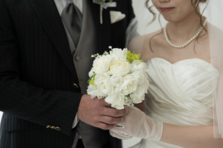 可愛らしいホワイトブーケ