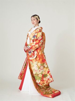 華やかな色打掛