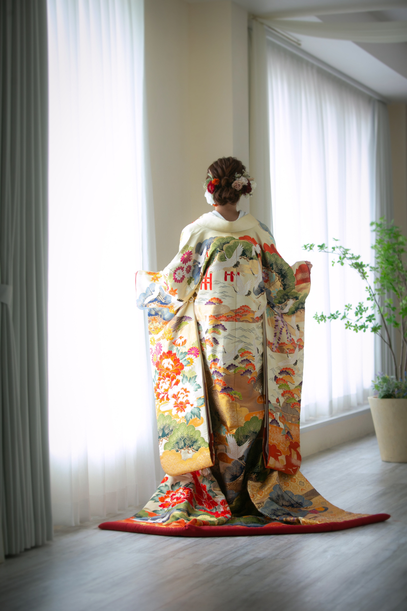 華やかな和装<色打掛>