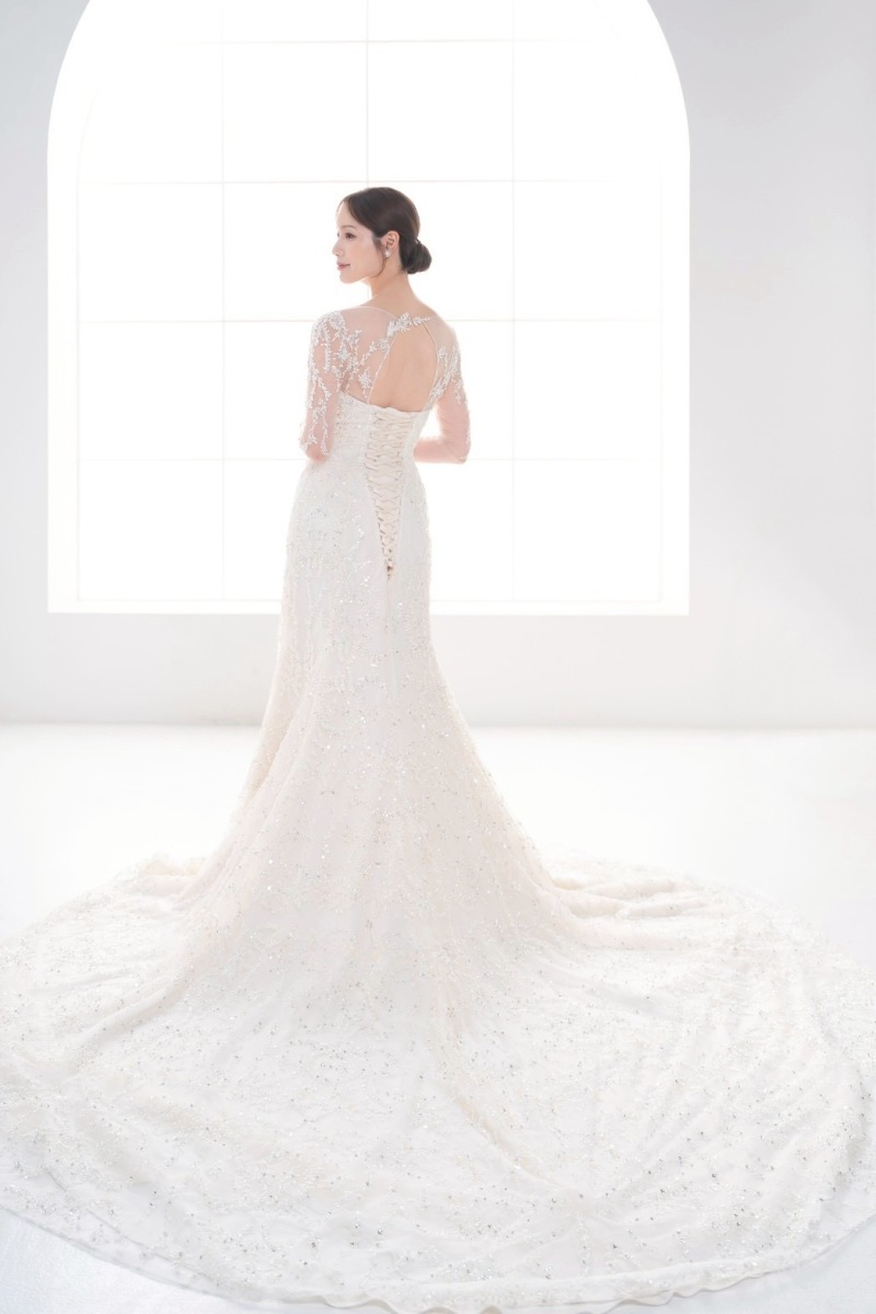 新作ドレスのご案内♪