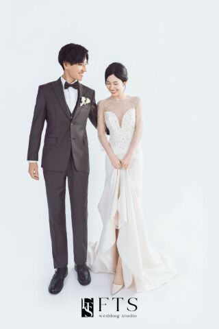 長袖ドレスのご紹介♪