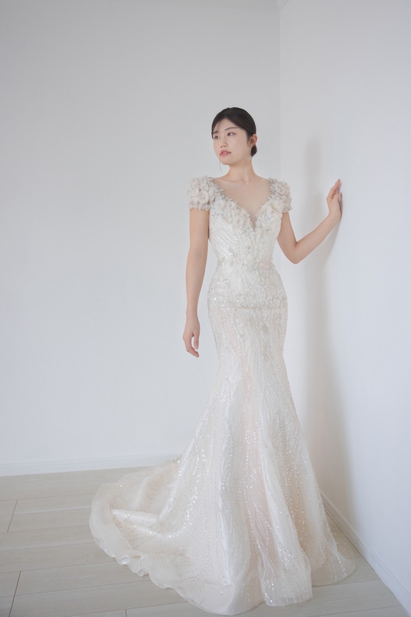 新作ドレスのご案内♪