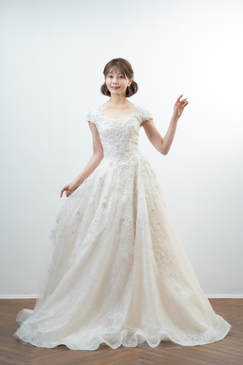 新作ドレスのご紹介②