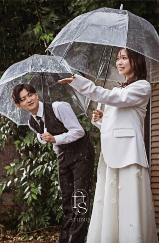 フォトウェディング当日が雨だったらどうする？！雨でも素敵に撮影できる！