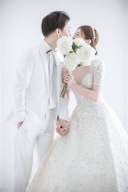 お花を使った顔隠しショット♡