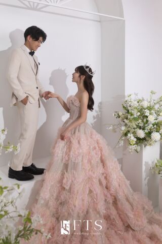 新作ドレス入荷いたしました♪