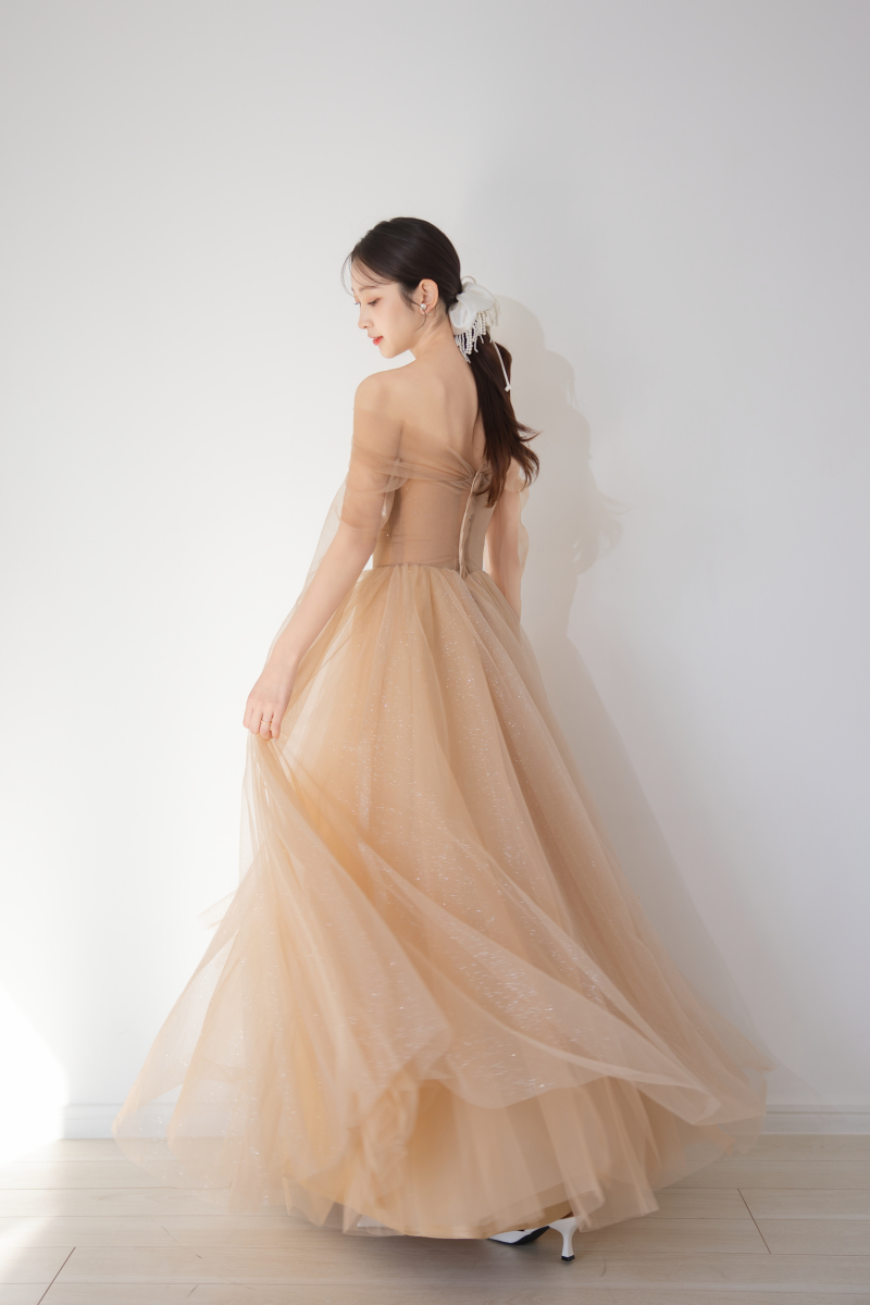 新作ドレスのご案内♪