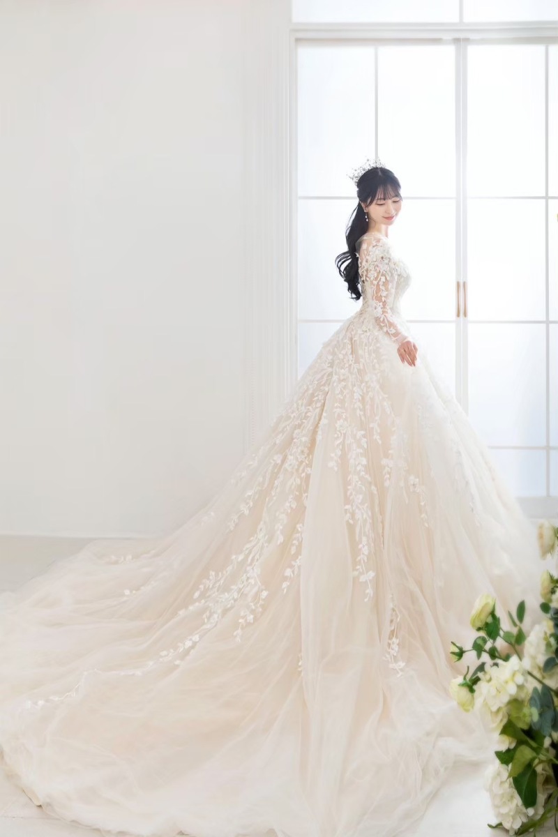 長袖ドレスのご紹介♪
