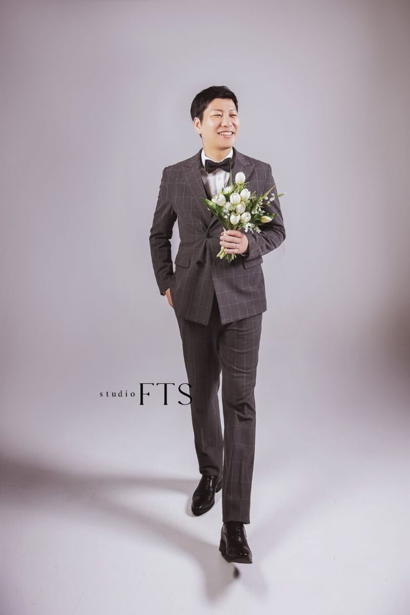 ご新郎様のソロショットの紹介