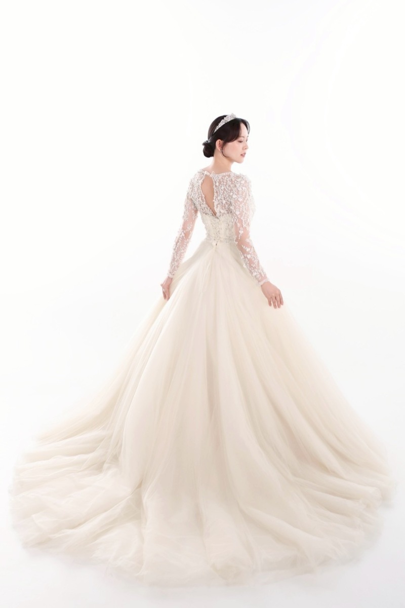 新作ドレスのご案内♪