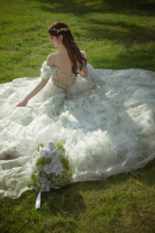 【2024年8月】　新作カラードレスの入荷のご案内(黒・緑・ピンク）