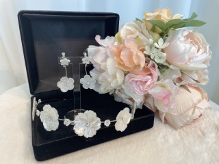 新作アクセサリー・ドレス紹介♪