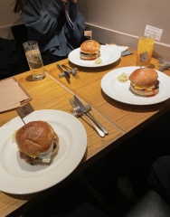 ドレスショップの近くにあるおしゃれなカフェやレストランのご紹介！