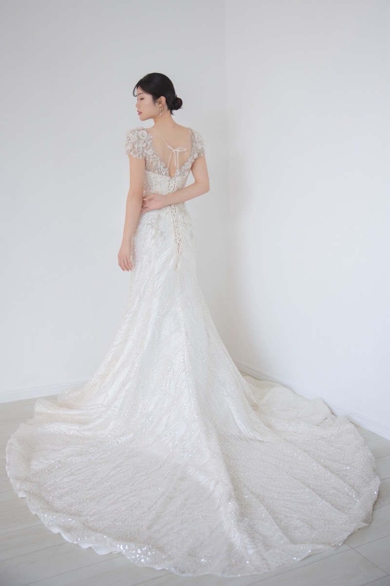 新作ドレスのご案内♪