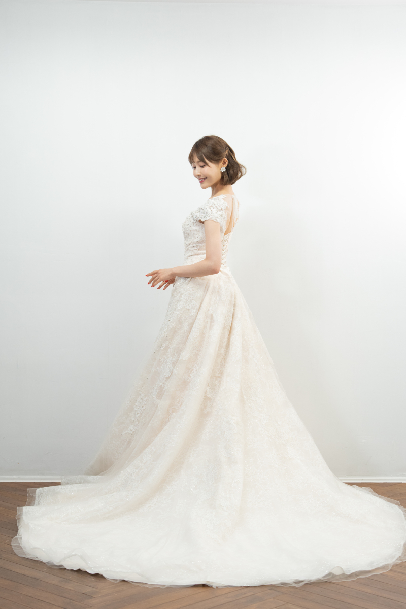 新作ドレスのご紹介②